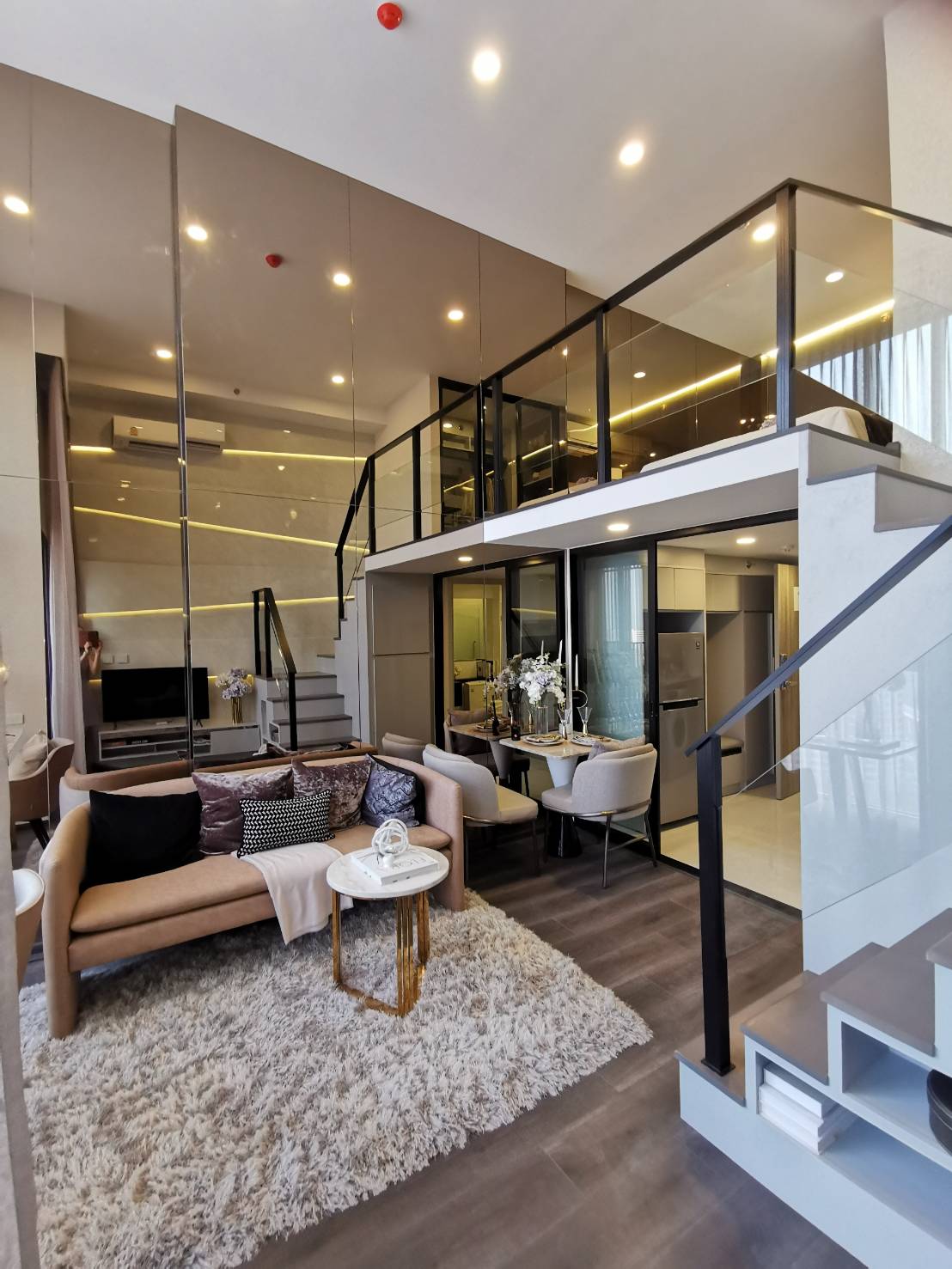 ขายดาวน์คอนโดโครงการ KnightsBridge Space รัชโยธิน พหลโยธินซอย 24 ชั้น 22 แบบ Duo Space ให้คุณชมวิวที่สวยและสูงที่สุดจากใจกลางรัชโยธิน ขายดาวน์คอนโดโครงการ KnightsBridge Space รัชโยธิน พหลโยธินซอย 24 ชั้น 22 แบบ Duo Space ให้คุณชมวิวที่สวยและสูงที่สุดจากใจกลางรัชโยธิน