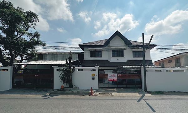 ขายบ้านเดี่ยว 2ชั้น 111ตรว. 6 ห้องนอน หลังหัวมุม ทำเลดีมาก เจ้าของขายเอง เหมาะสำหรับทำธุรกิจพร้อมอยู่อาศัย ขายบ้านเดี่ยว 2ชั้น 111ตรว. 6 ห้องนอน หลังหัวมุม ทำเลดีมาก เจ้าของขายเอง เหมาะสำหรับทำธุรกิจพร้อมอยู่อาศัย