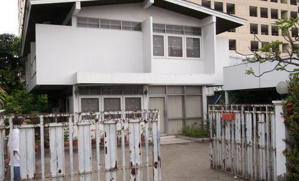 ขายบ้านเดี่ยวเก่า สุขุมวิท71 ใกล้สี่แยกคลองตัน ติดถนนในซอย ซอยไม่ตันทะลุถนนพัฒนการได้ ขายบ้านเดี่ยวเก่า สุขุมวิท71 ใกล้สี่แยกคลองตัน ติดถนนในซอย ซอยไม่ตันทะลุถนนพัฒนการได้