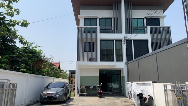 ขายทาวน์โฮม 3 ชั้น โครงการ Cozy ซอยโชคชัย 4 ซอย 70 หรือ สตรีวิทยาซอย 2 ซอย 29 ขายทาวน์โฮม 3 ชั้น โครงการ Cozy ซอยโชคชัย 4 ซอย 70 หรือ สตรีวิทยาซอย 2 ซอย 29