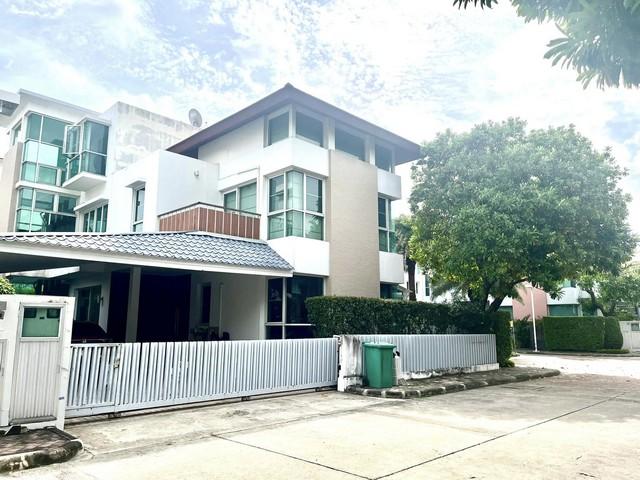ขายบ้านเดี่ยว 3 ชั้น พัฒนาการ 69 หมู่บ้านเดอะ สตาร์ เอสเตท พัฒนาการ พื้นที่ใข้สอย 400 ตรม.3 ห้องนอน 6 ห้องน้ำ เนื้อที่ 84.40 ตรว. ขายบ้านเดี่ยว 3 ชั้น พัฒนาการ 69 หมู่บ้านเดอะ สตาร์ เอสเตท พัฒนาการ พื้นที่ใข้สอย 400 ตรม.3 ห้องนอน 6 ห้องน้ำ เนื้อที่ 84.40 ตรว.