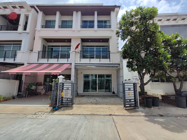 ให้เช่าทาวน์โฮม 3 ชั้น บ้านกลางกรุง เดอะรอยัลเวียนนา รัชวิภา ให้เช่าทาวน์โฮม 3 ชั้น บ้านกลางกรุง เดอะรอยัลเวียนนา รัชวิภา
