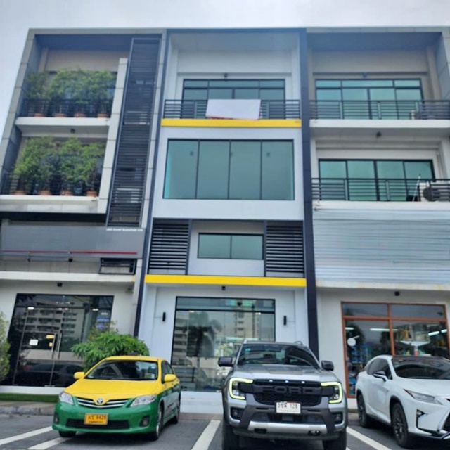 รพ.สิรินธร 450ม. อ่อนนุช สุขาภิบาล2 เช่า โฮมออฟฟิศ 3.5 ชั้น 32ตรว รพ.สิรินธร 450ม. อ่อนนุช สุขาภิบาล2 เช่า โฮมออฟฟิศ 3.5 ชั้น 32ตรว