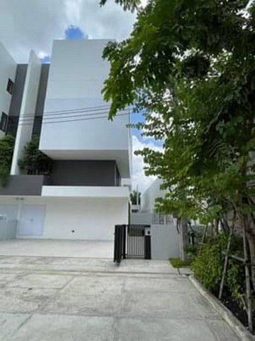 ให้เช่าบ้าน 3.5 ชั้น หมู่บ้านอาคิน (ARKIN) สนามบินดอนเมือง กทม. ให้เช่าบ้าน 3.5 ชั้น หมู่บ้านอาคิน (ARKIN) สนามบินดอนเมือง กทม.