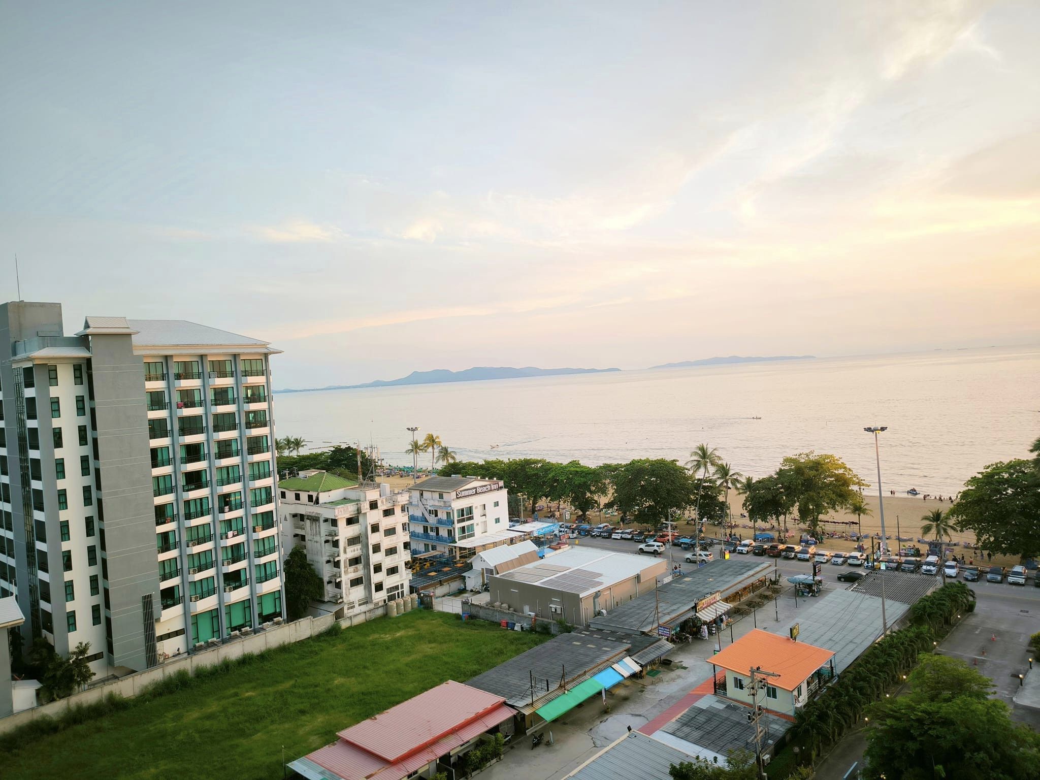 หาดจอมเทียนพัทยา ติดหน้าหาดเดินลงหาดได้เลย หาดจอมเทียนพัทยา ติดหน้าหาดเดินลงหาดได้เลย