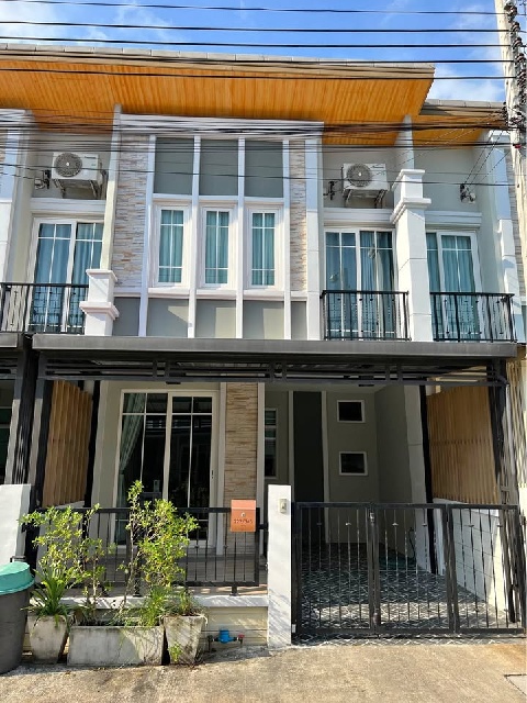 เมกกะบางนา 18 ตร.วา.Golden Town ทาวน์เฮาส์ 2 ชั้น 3นอน 150 ตร.ม เมกกะบางนา 18 ตร.วา.Golden Town ทาวน์เฮาส์ 2 ชั้น 3นอน 150 ตร.ม