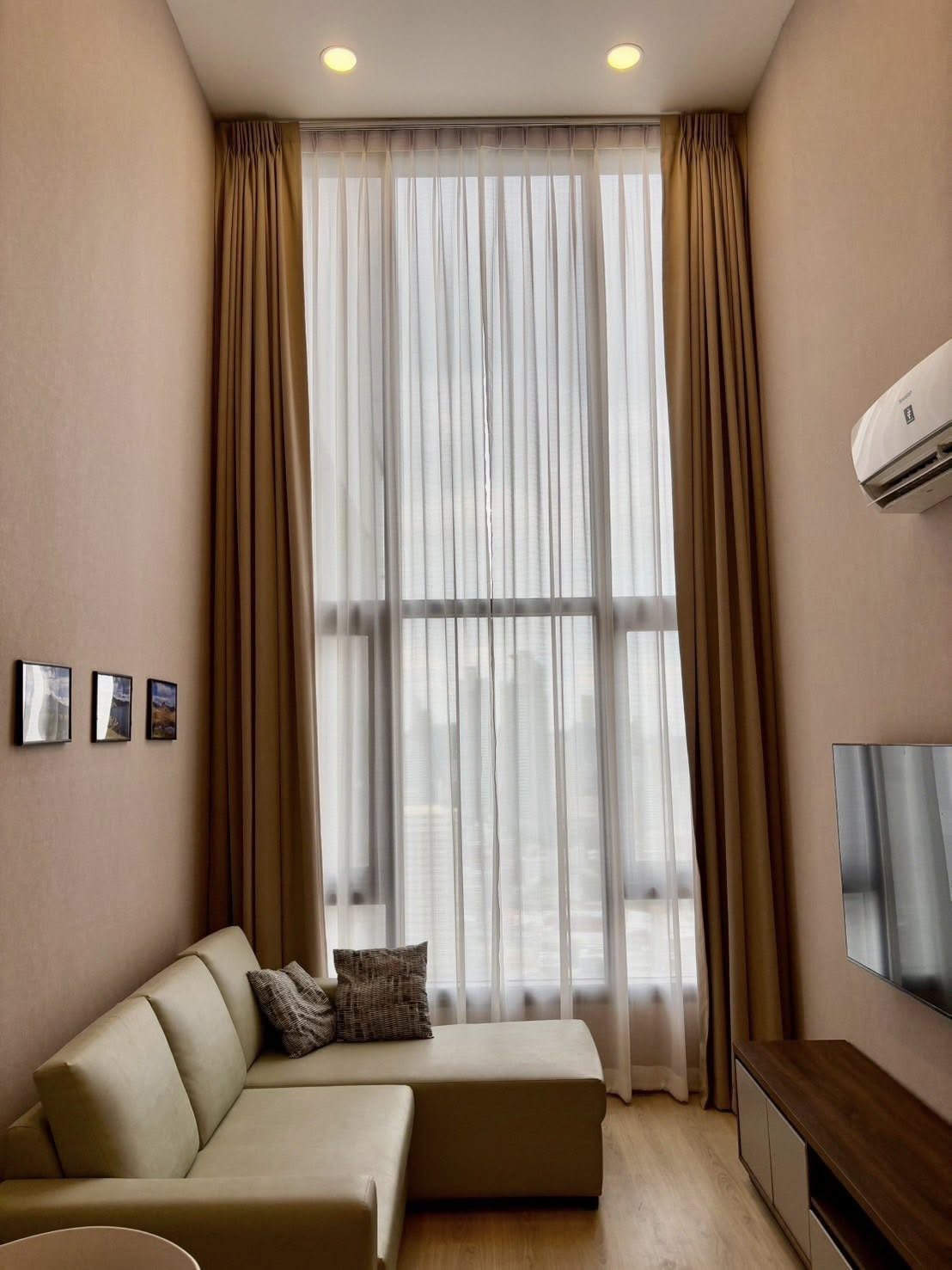 Life Rama 4 Asoke nice Life Rama 4 Asoke nice